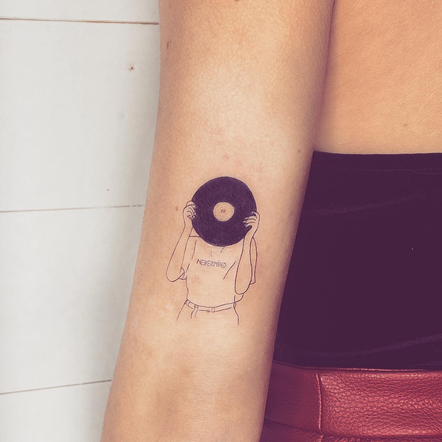 Tatuaje de frase en antebrazo, línea fina Sinkply Madrid