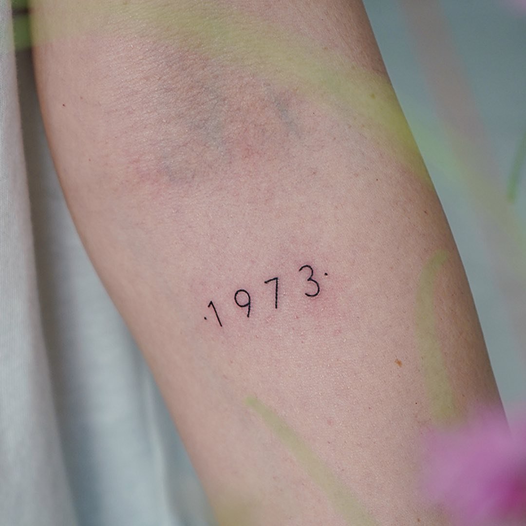 Tatuaje de frase en antebrazo, línea fina Sinkply Madrid
