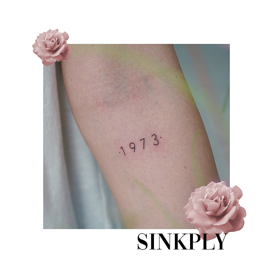 Tatuaje de frase en antebrazo, línea fina Sinkply Madrid