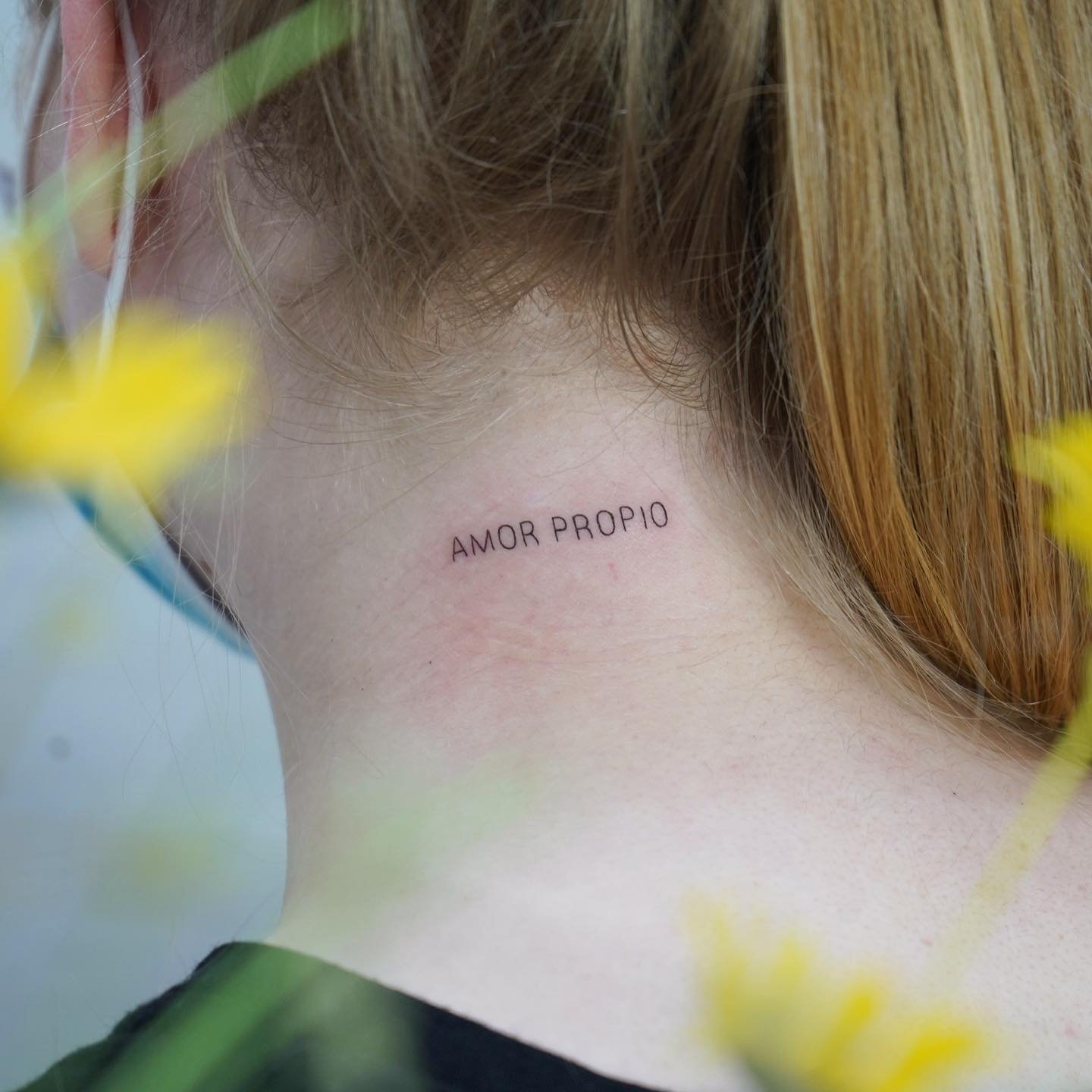 Tatuaje de frase en antebrazo, línea fina Sinkply Madrid