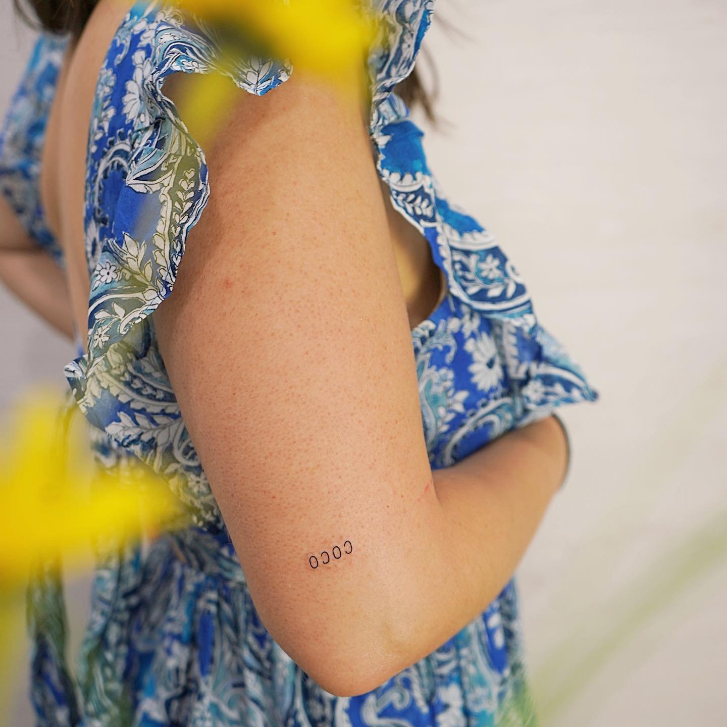 Tatuaje de frase en antebrazo, línea fina Sinkply Madrid
