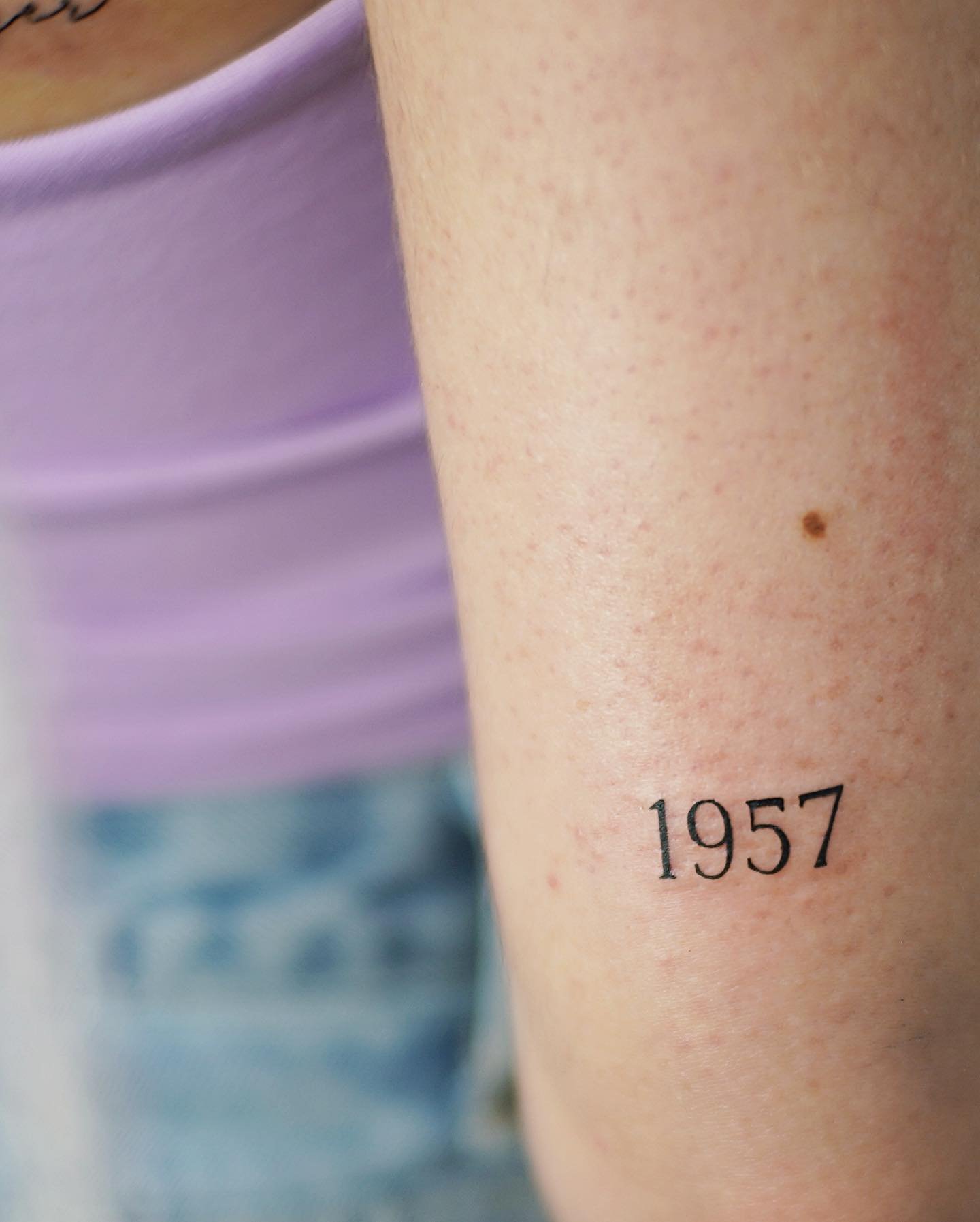 Tatuaje de frase en antebrazo, línea fina Sinkply Madrid