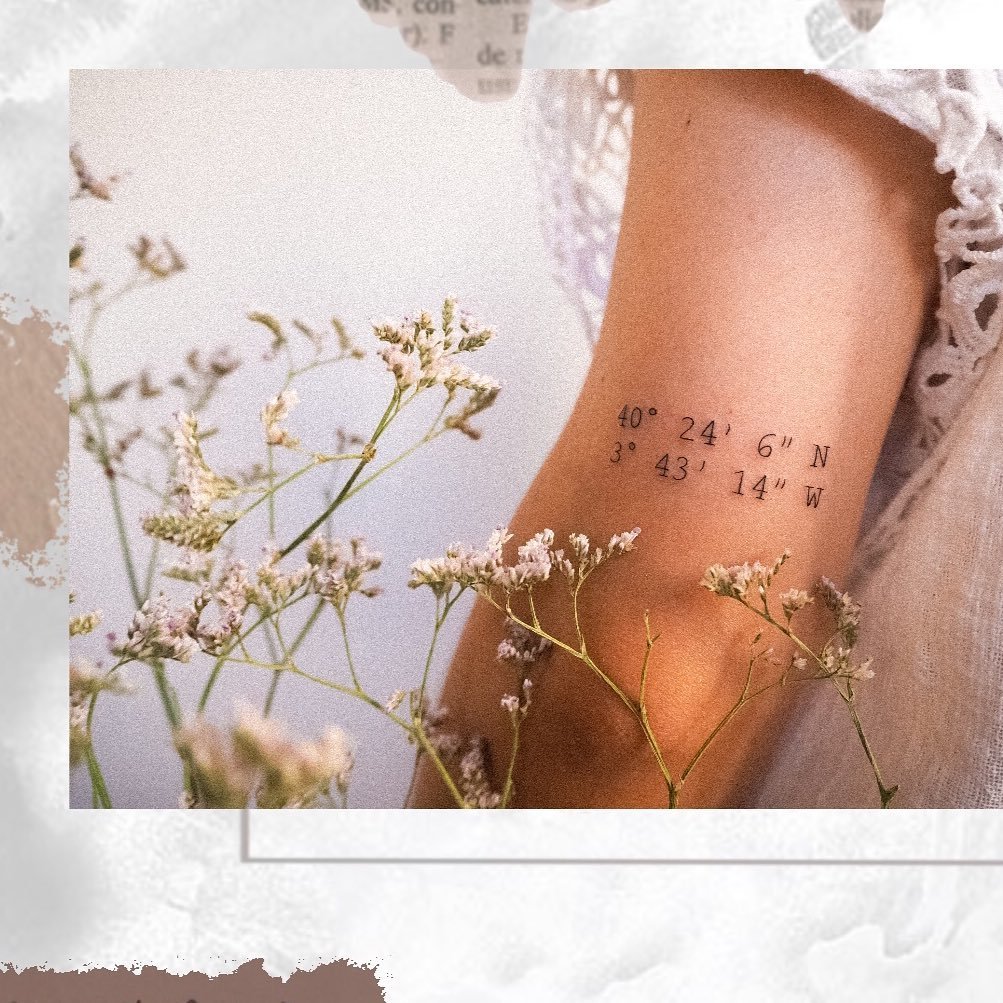 Tatuaje de frase en brazo, línea fina Sinkply Madrid