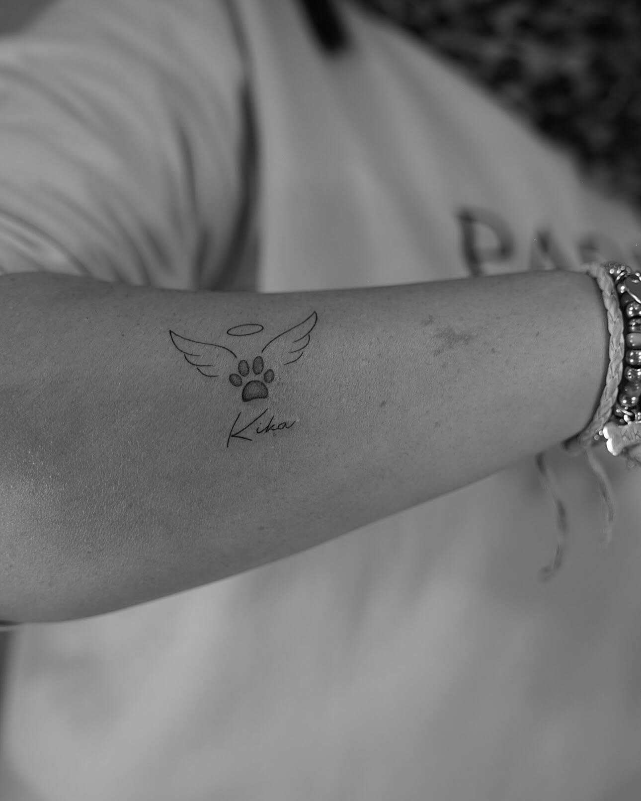 Tatuaje de diseño en antebrazo, línea fina Sinkply Madrid