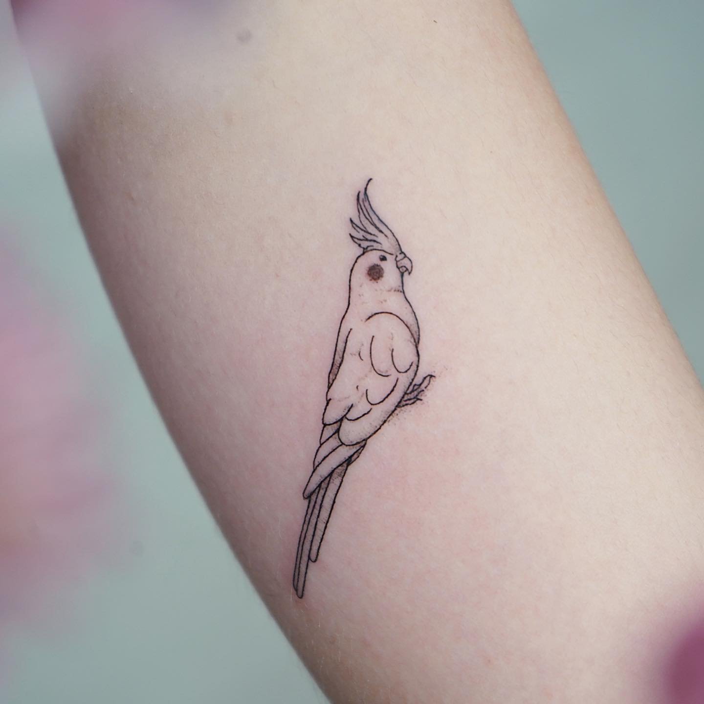 Tatuaje de diseño en antebrazo, línea fina Sinkply Madrid