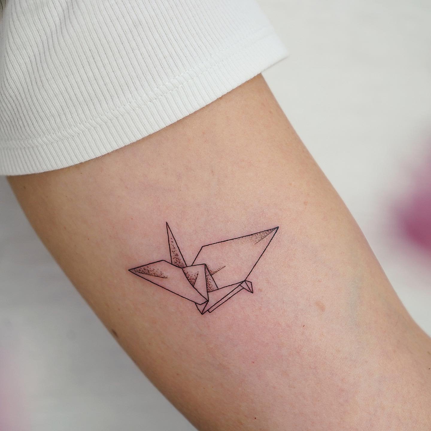 Tatuaje de diseño en antebrazo, línea fina Sinkply Madrid