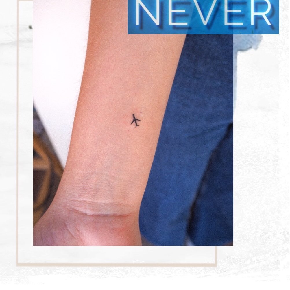 Tatuaje de diseño en antebrazo, línea fina Sinkply Madrid