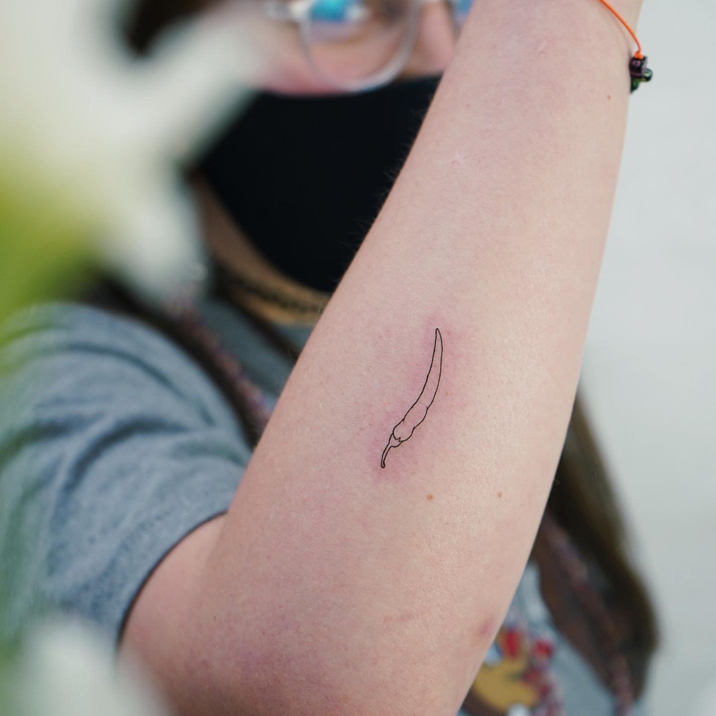 Tatuaje de diseño en antebrazo, línea fina Sinkply Madrid