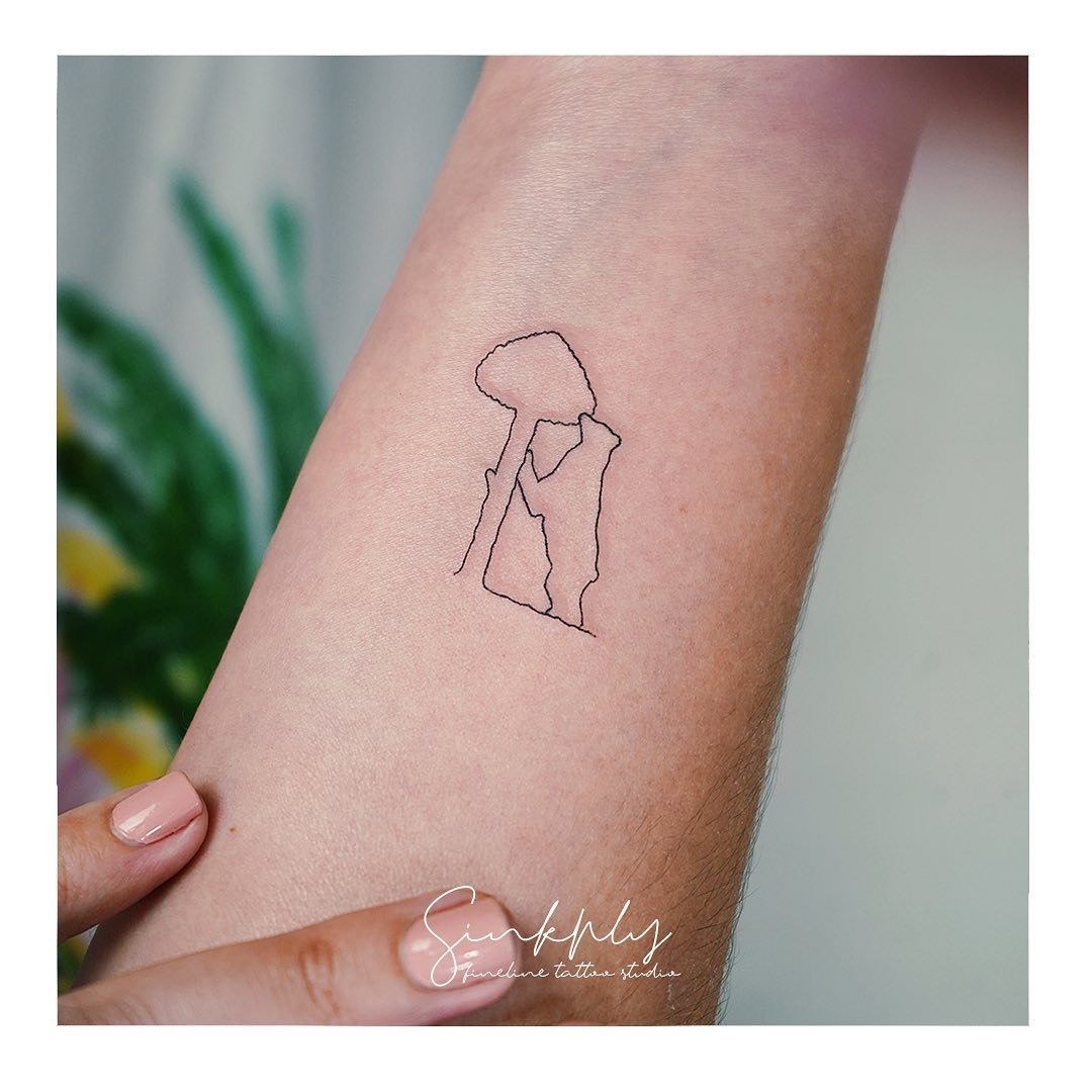 Tatuaje de diseño en antebrazo, línea fina Sinkply Madrid