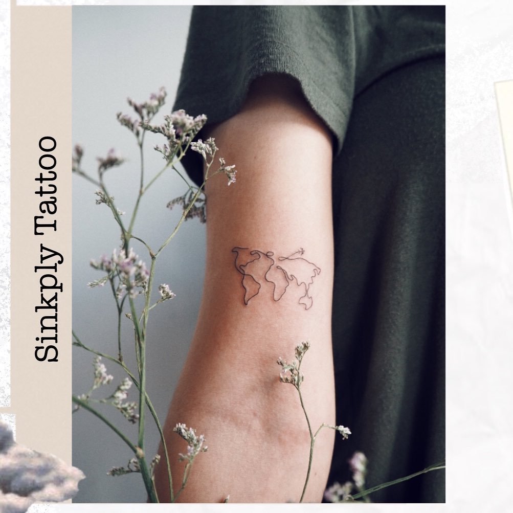 Tatuaje de diseño en antebrazo, línea fina Sinkply Madrid