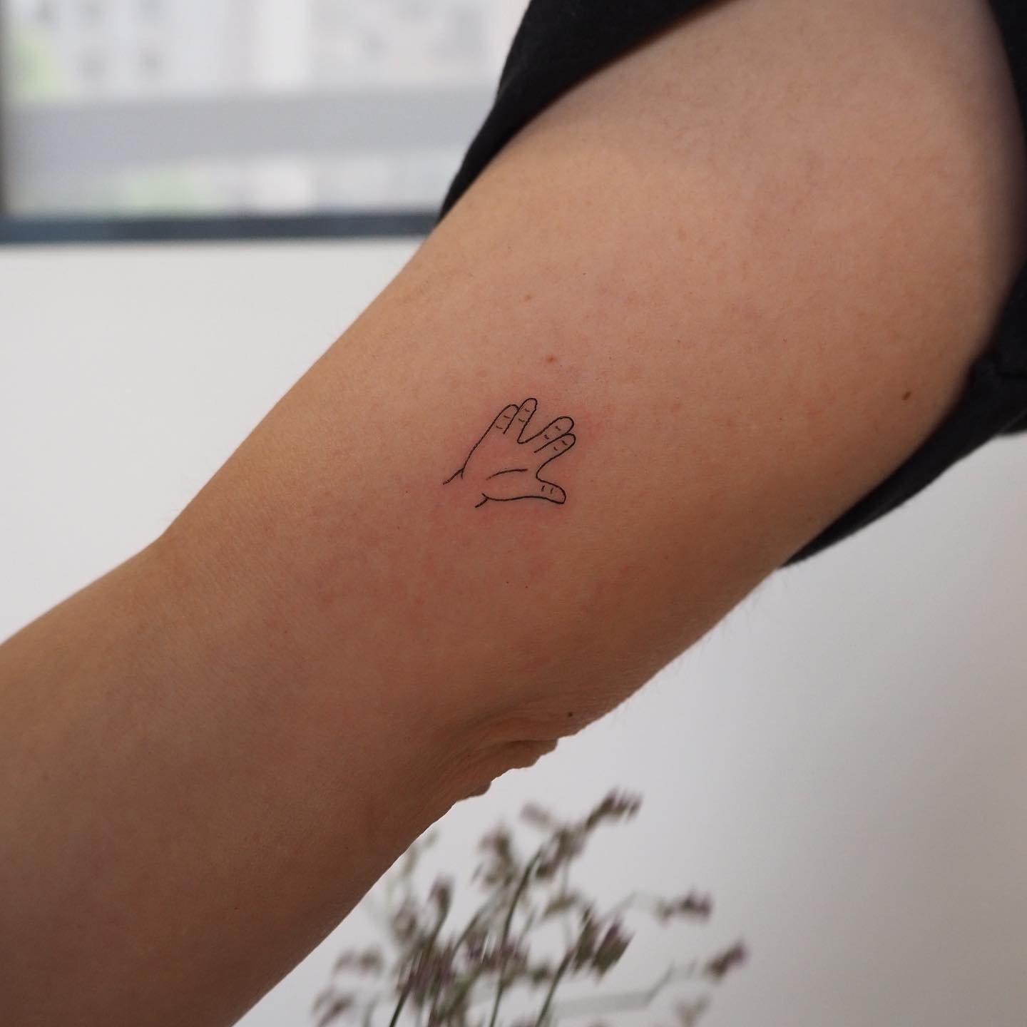 Fineline-Tattoo · Objekt · Unterarm · Sinkply Zürich