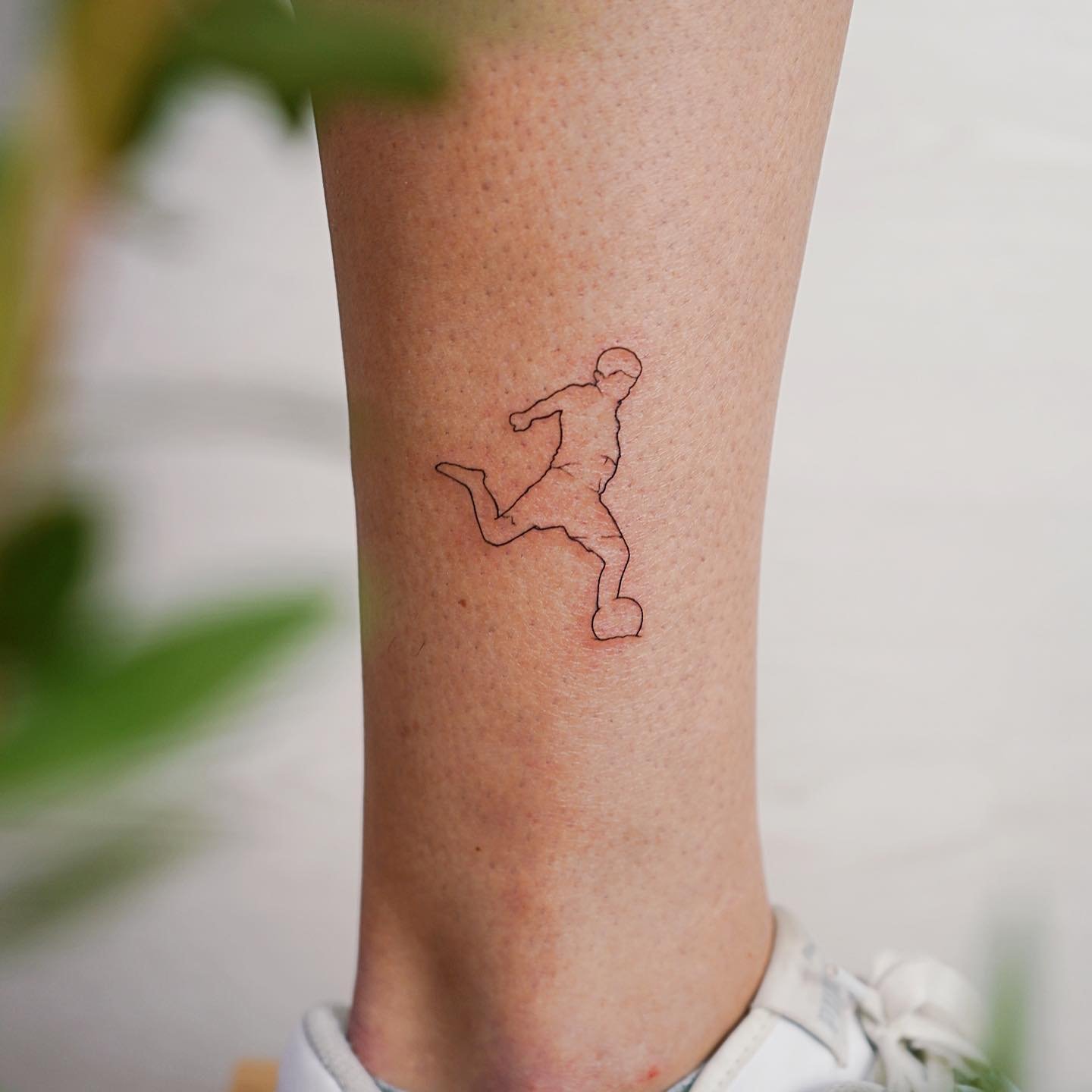 Fineline-Tattoo · Objekt · Unterarm · Sinkply Zürich