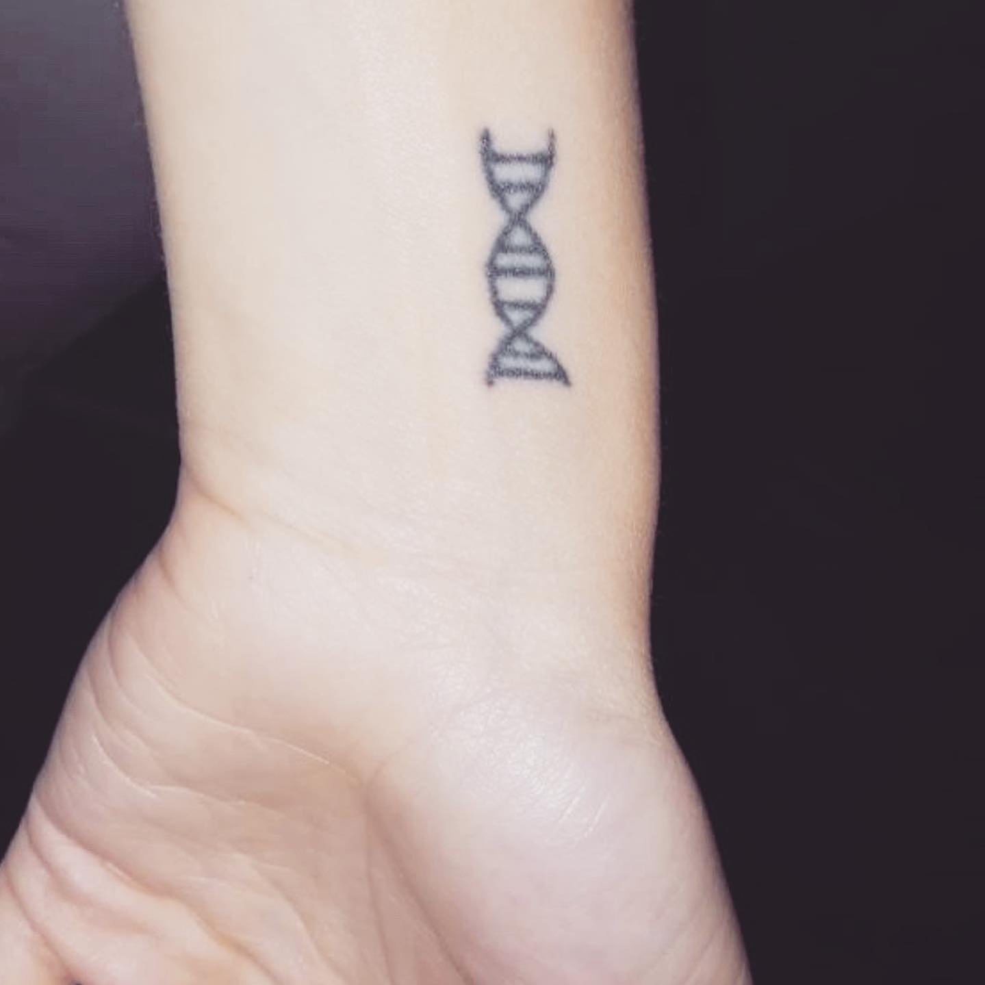 Tatuaje de diseño en tobillo, línea fina Sinkply Madrid
