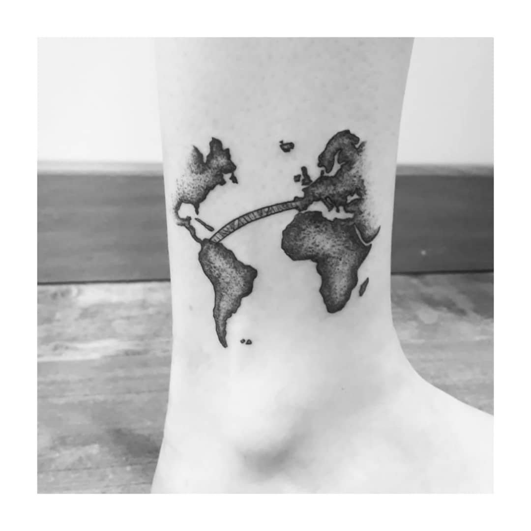 Tatuaje de diseño en tobillo, línea fina Sinkply Madrid
