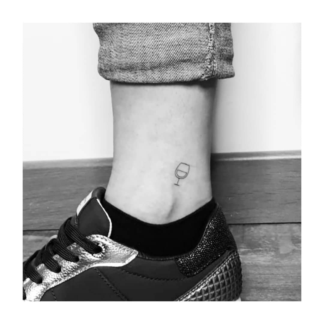 Fineline-Tattoo · Objekt · Knöchel · Sinkply Zürich