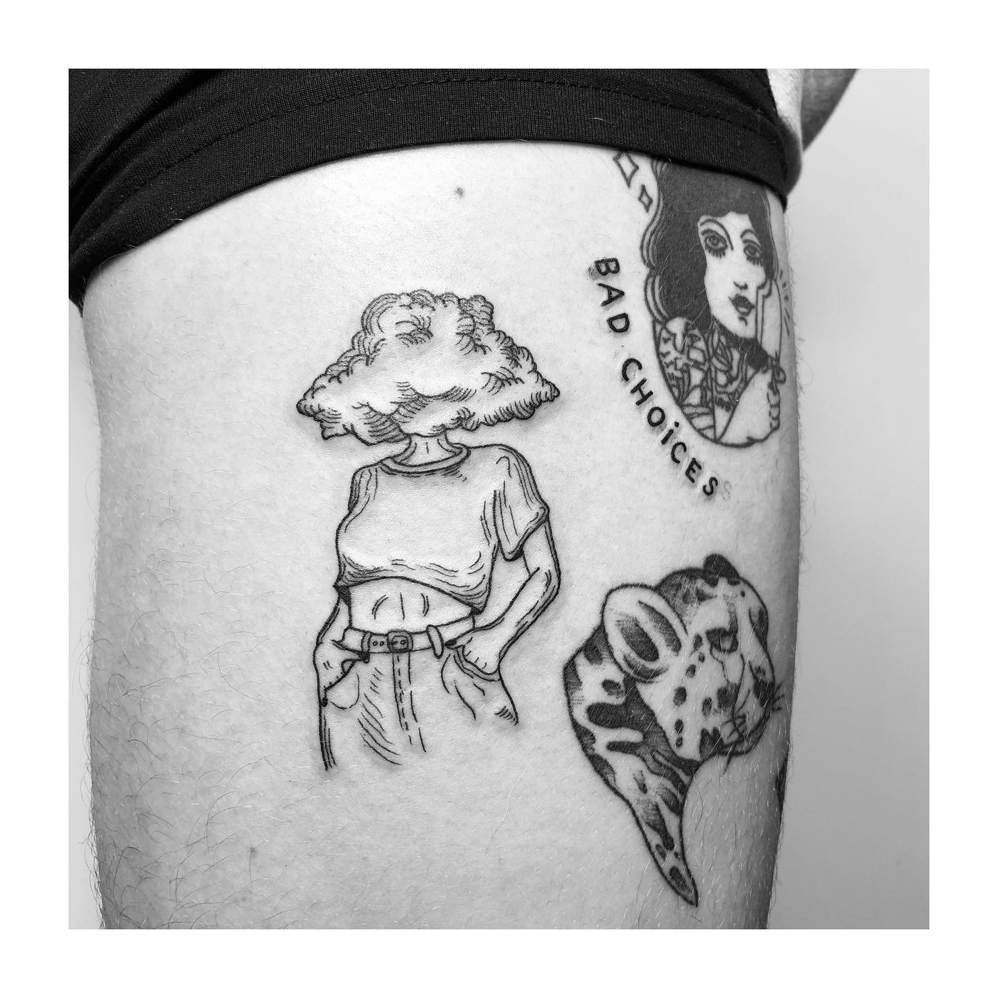 Tatuaje de paisaje en antebrazo, línea fina Sinkply Madrid