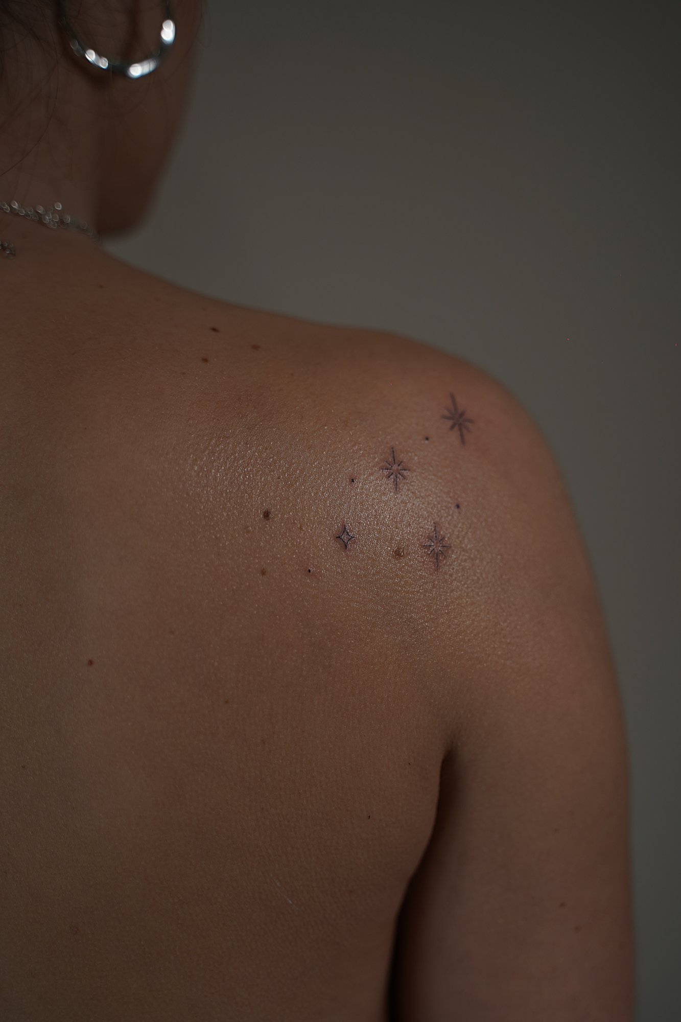 Tatuaje de salvador dali en zona desconocida, línea fina