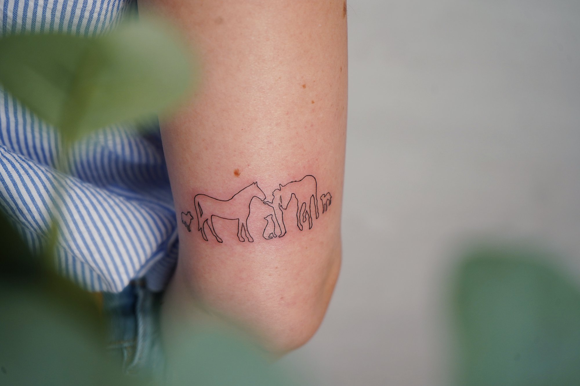 Tatuaje de silueta animal en zona desconocida, línea fina