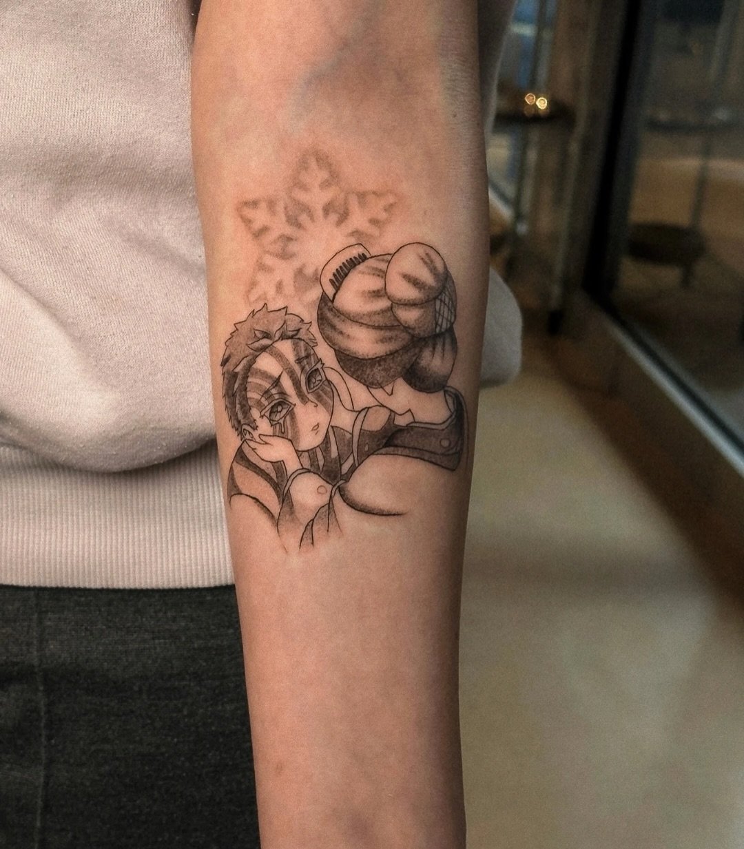 Tatuaje de retrato en antebrazo, línea fina Sinkply Madrid