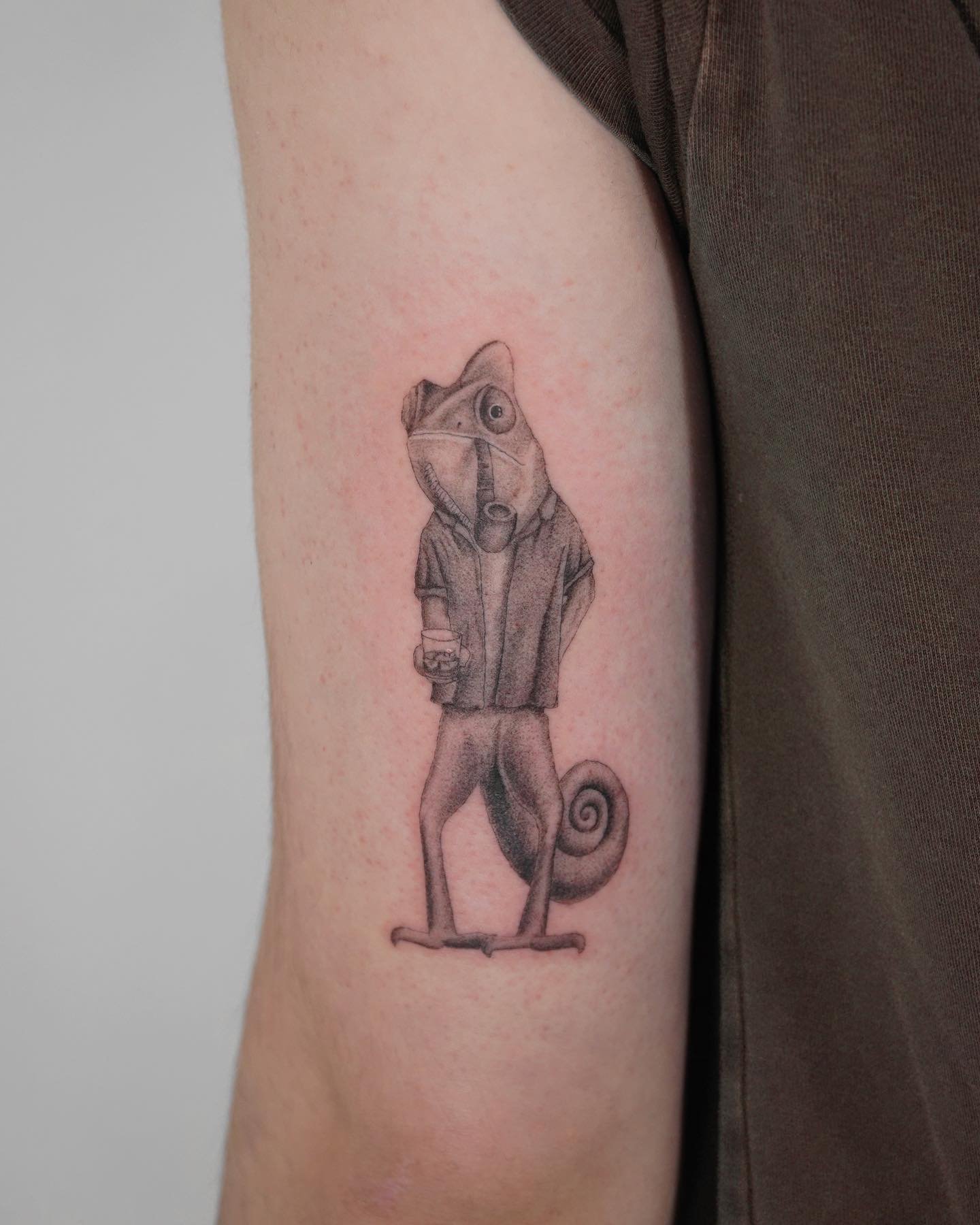 Tatuaje de retrato en antebrazo, línea fina Sinkply Madrid
