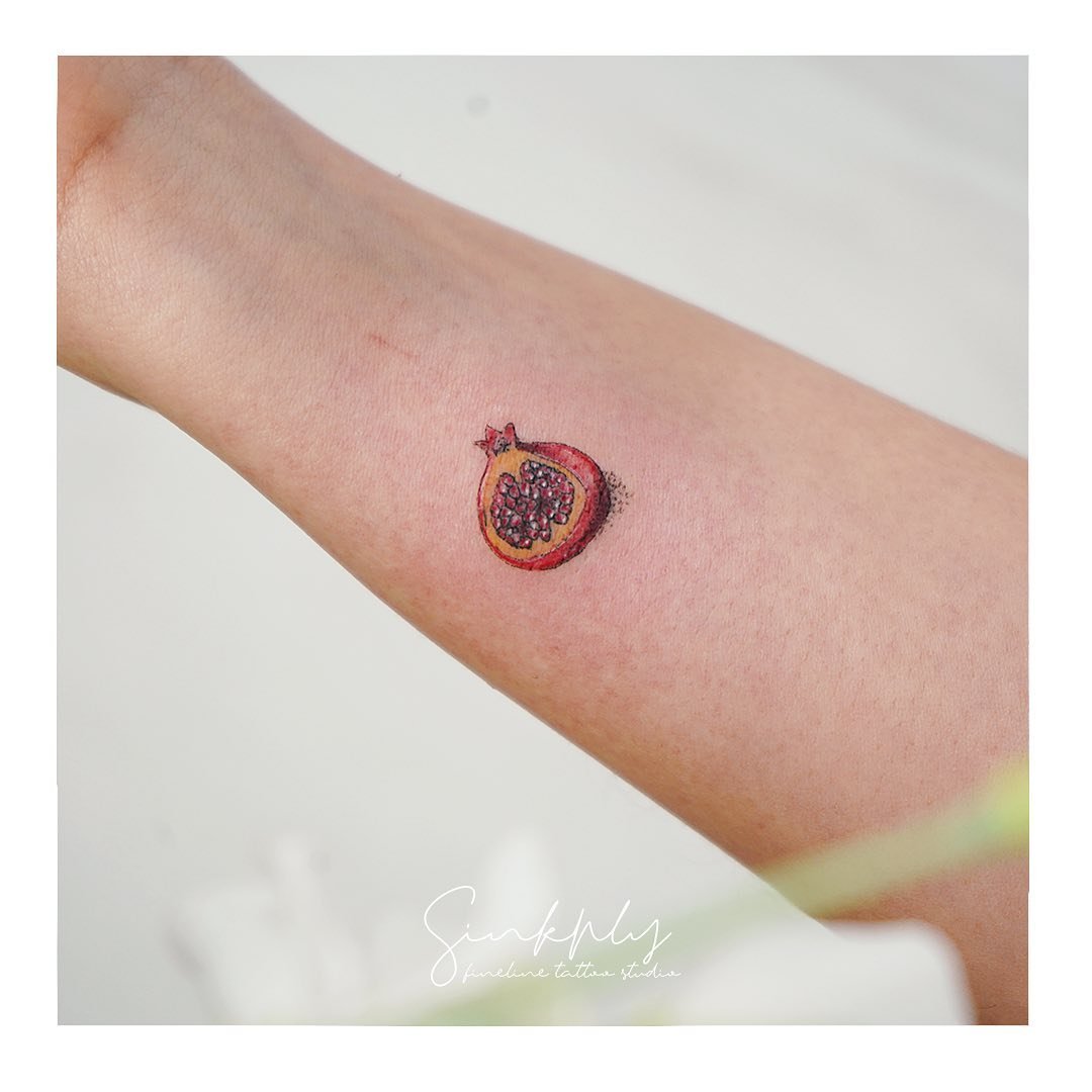 Tatuaje de retrato en antebrazo, línea fina Sinkply Madrid