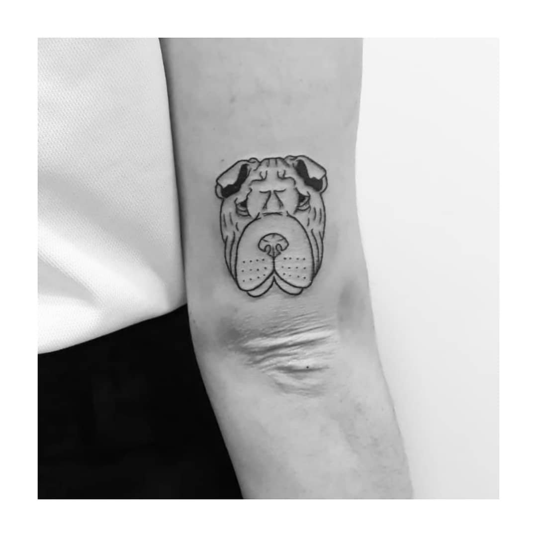 Tatuaje de retrato en antebrazo, línea fina Sinkply Madrid