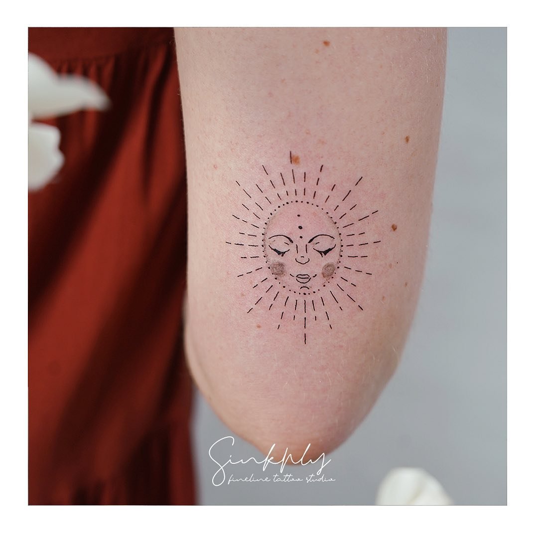 Tatuaje de retrato en antebrazo, línea fina Sinkply Madrid