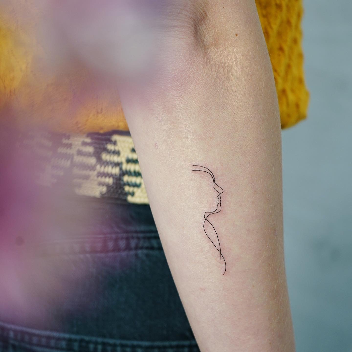 Tatuaje de retrato en antebrazo, línea fina Sinkply Madrid