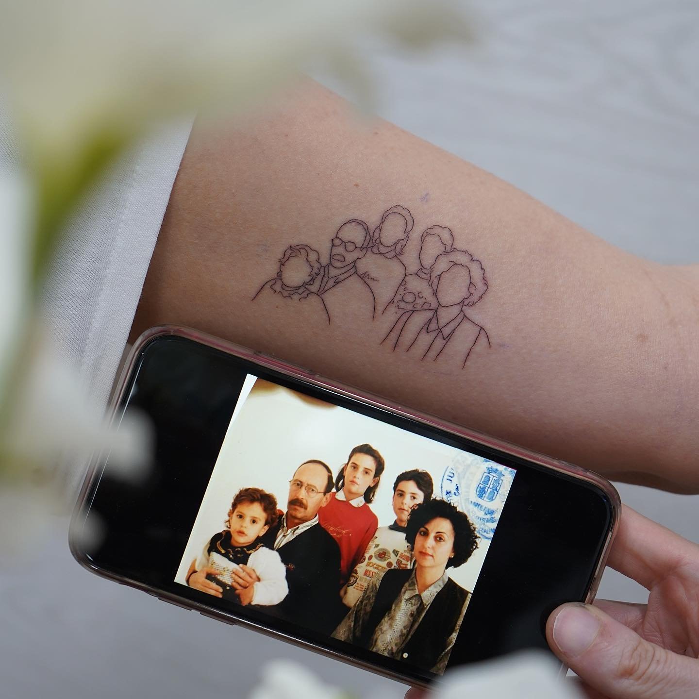 Tatuaje de retrato en brazo, línea fina Sinkply Madrid