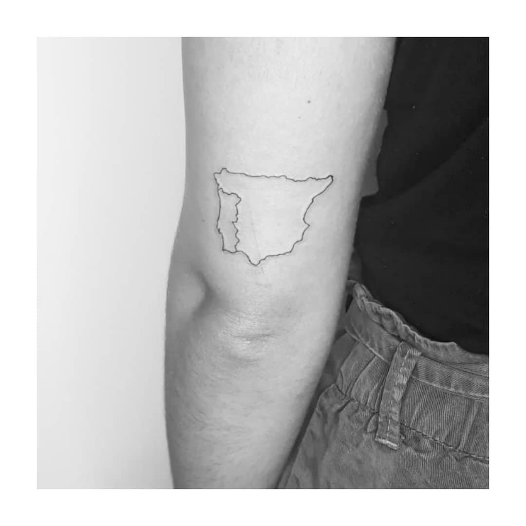 Tatuaje de retrato en brazo, línea fina Sinkply Madrid