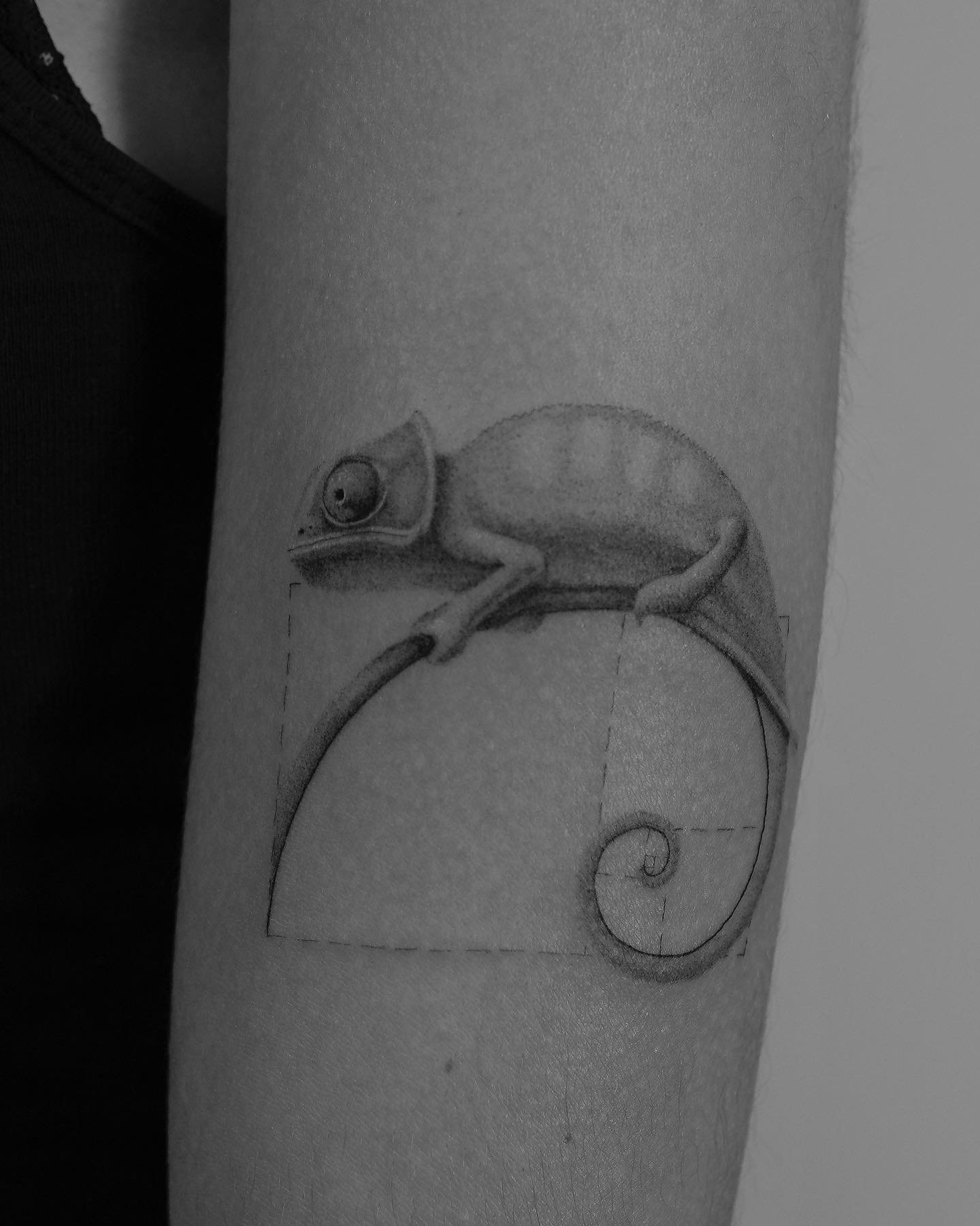 Fineline-Tattoo · Porträt · Bein · Sinkply Zürich