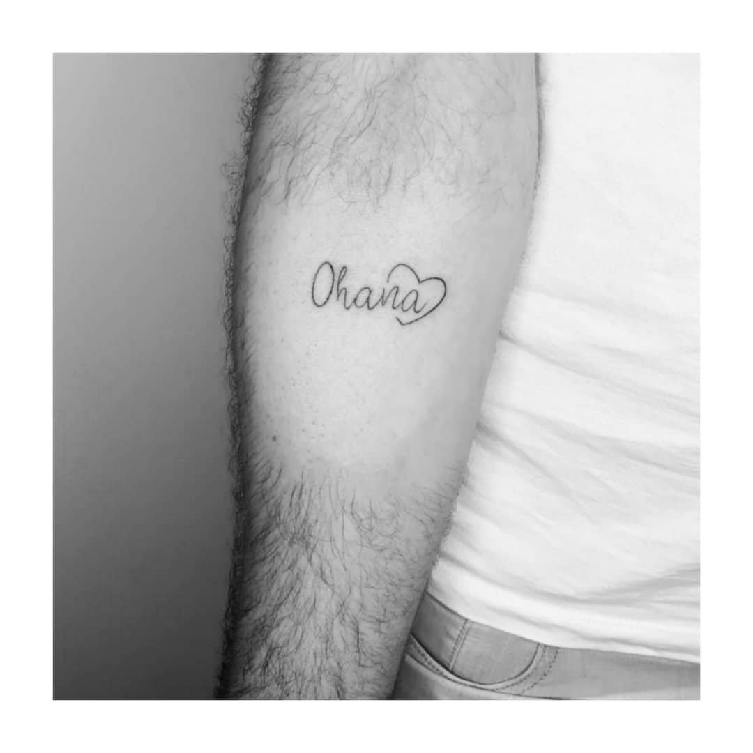 Tatuaje de corazon en antebrazo, línea fina Sinkply Madrid