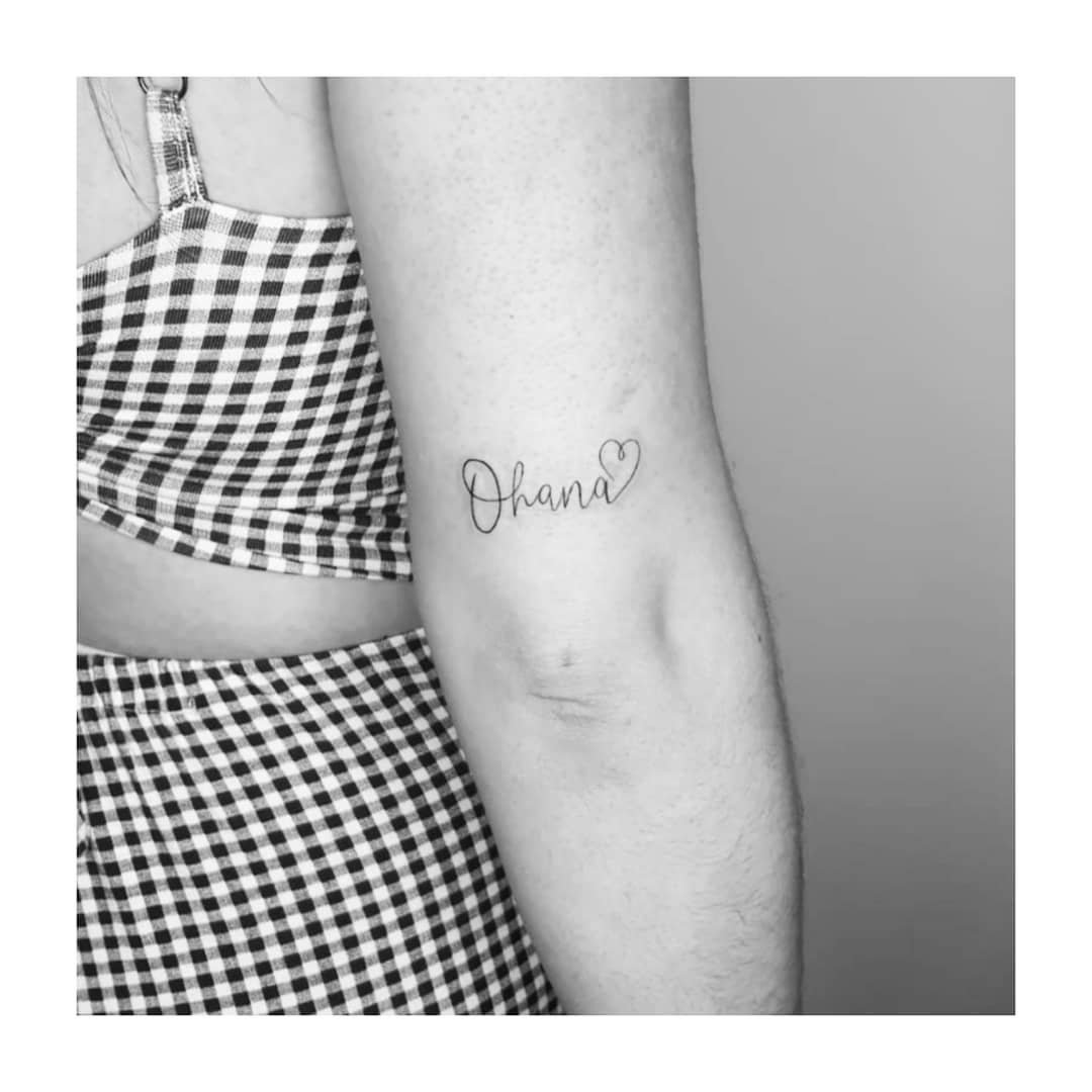 Tatuaje de corazon en antebrazo, línea fina Sinkply Madrid