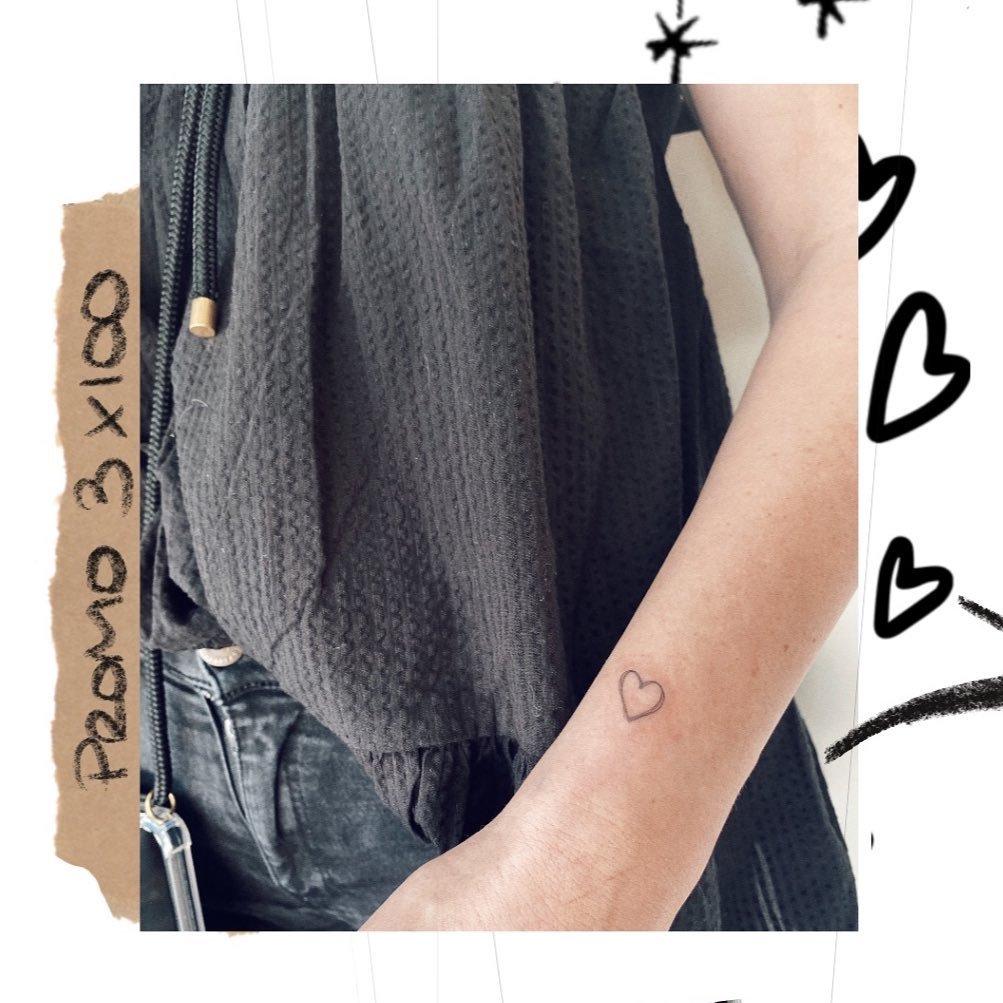 Tatuaje de corazon en antebrazo, línea fina Sinkply Madrid