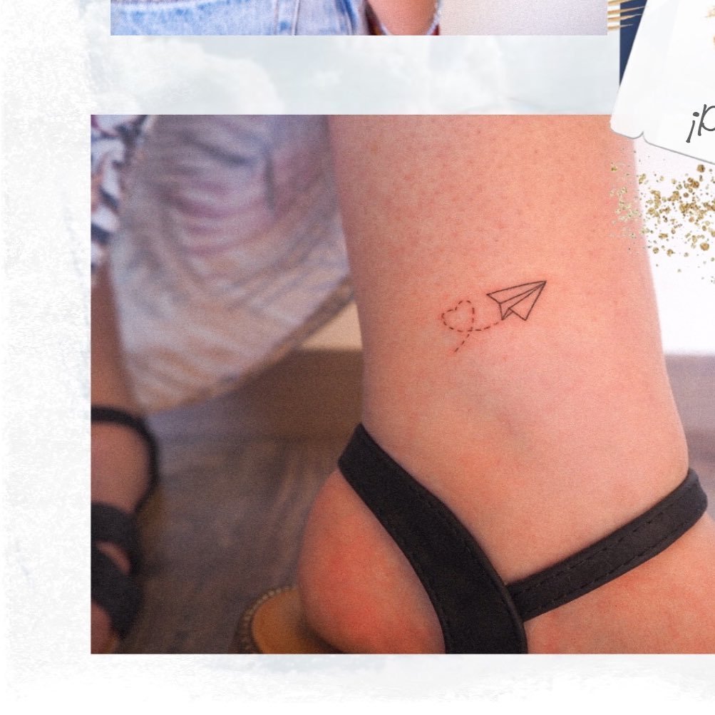 Tatuaje de corazon en antebrazo, línea fina Sinkply Madrid