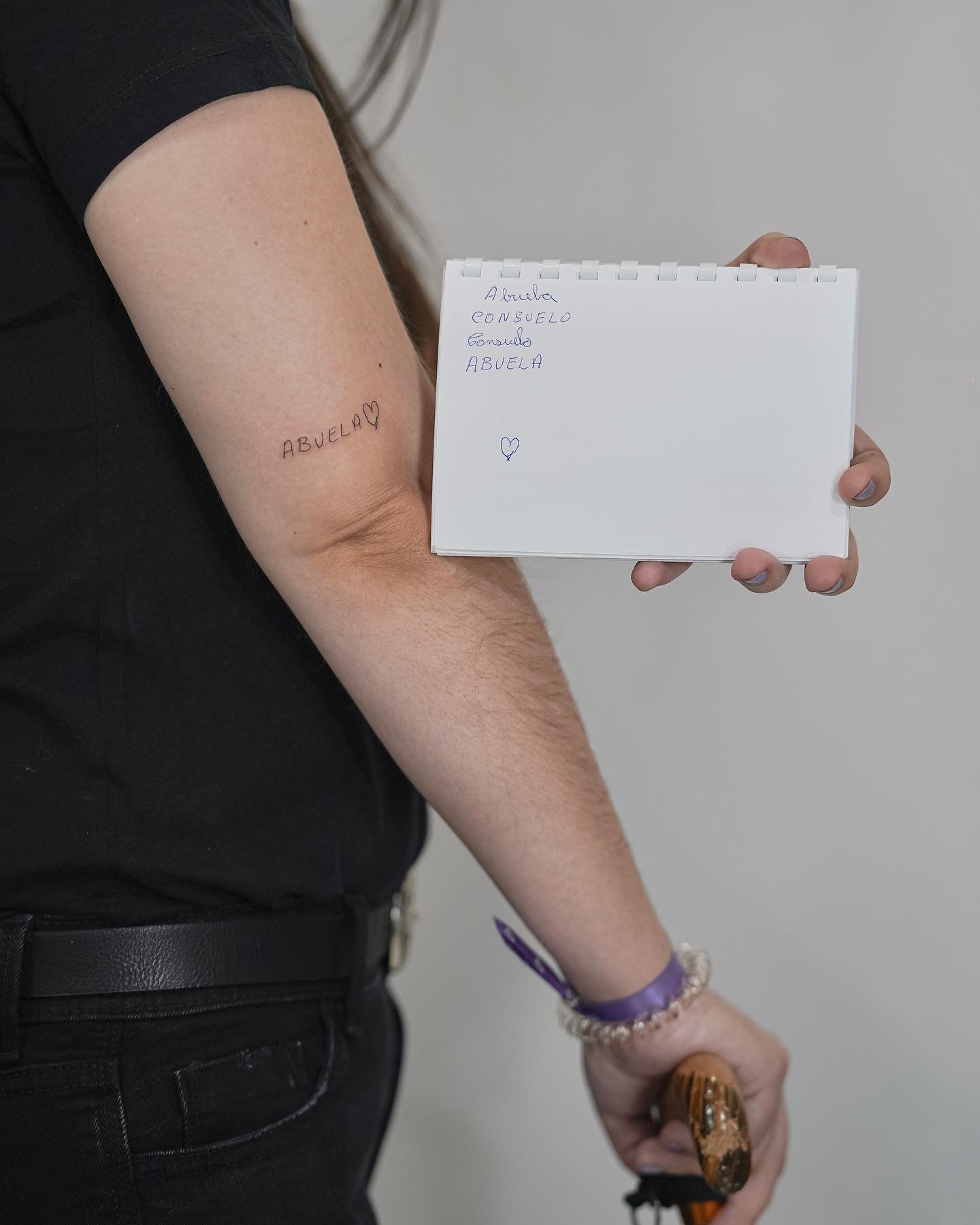 Tatuaje de corazon en antebrazo, línea fina Sinkply Madrid
