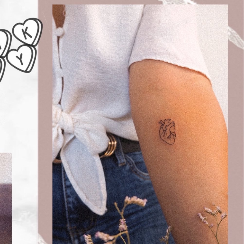 Tatuaje de corazon en brazo, línea fina Sinkply Madrid