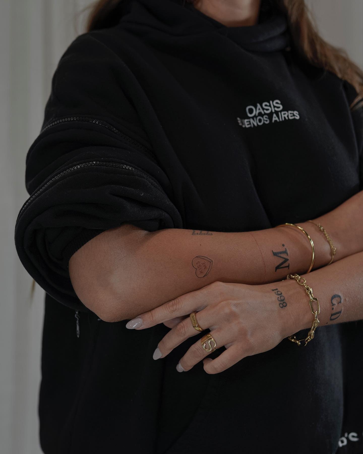 Tatuaje de corazon en mano, línea fina Sinkply Madrid