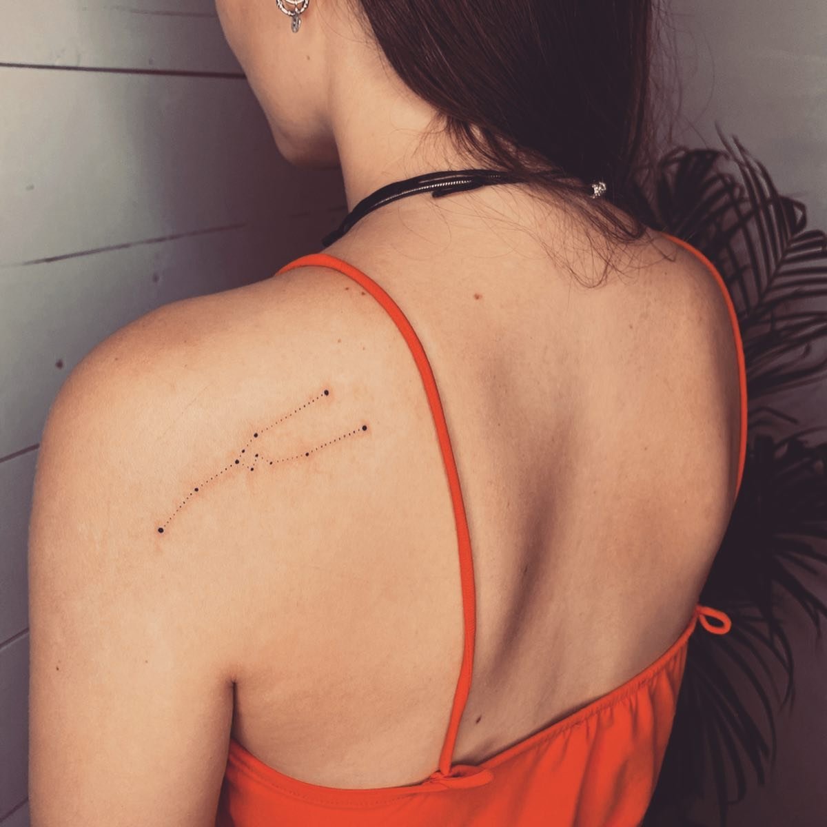 Tatuaje de destellos en antebrazo, línea fina Sinkply Madrid