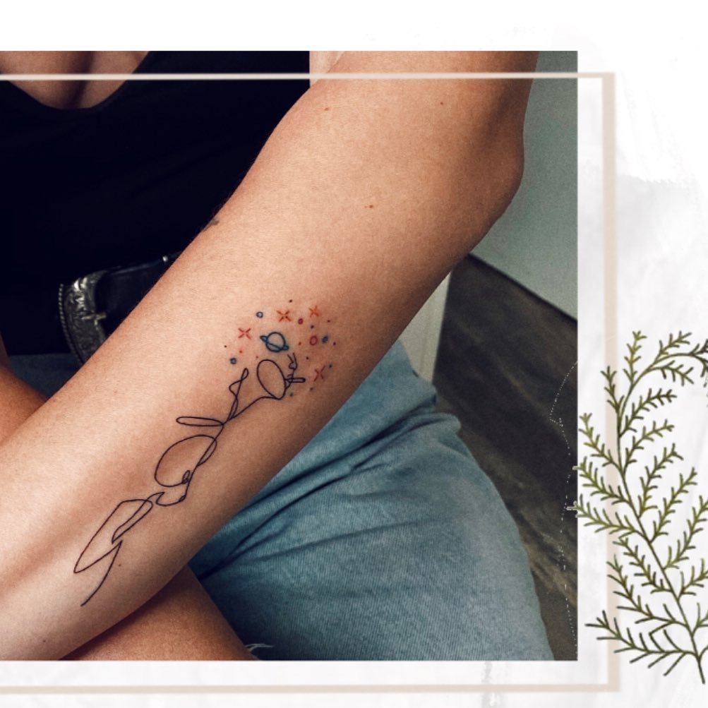 Tatuaje de destellos en antebrazo, línea fina Sinkply Madrid