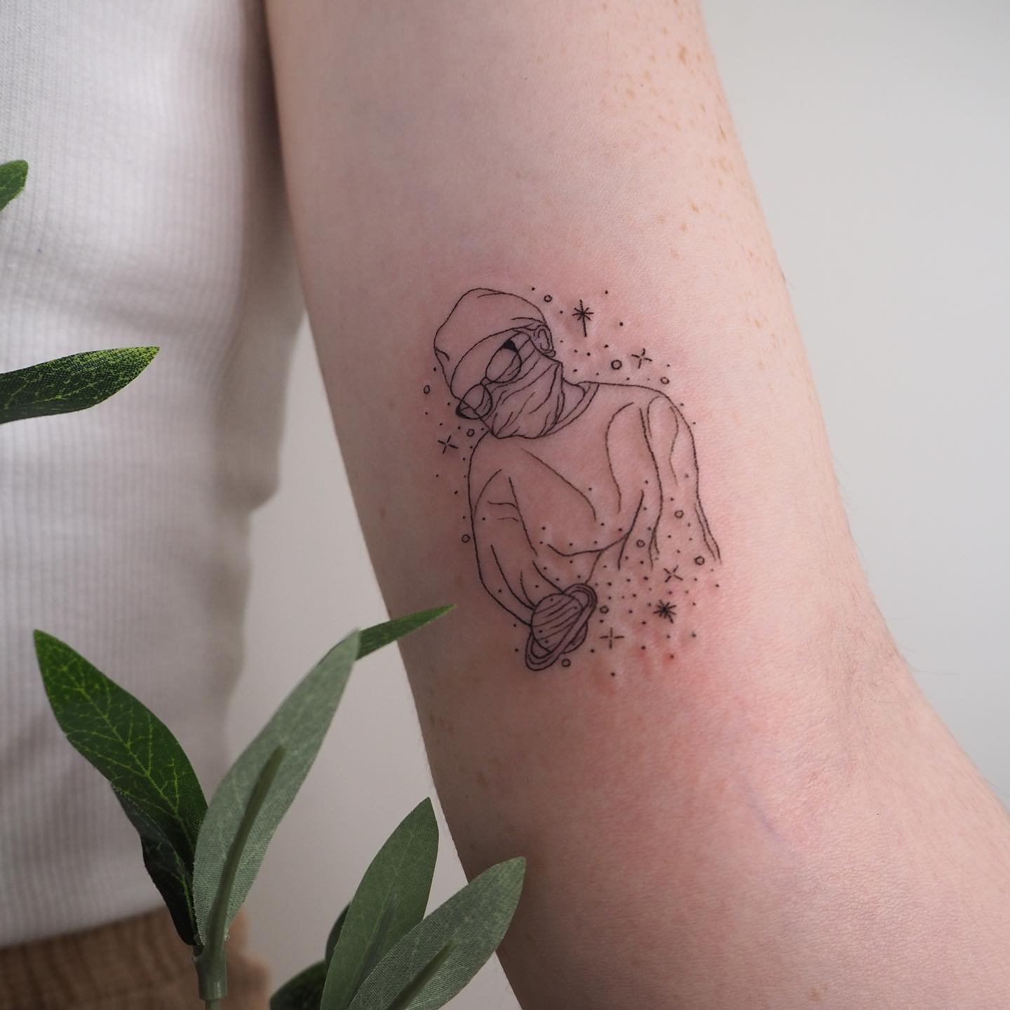 Tatuaje de destellos en antebrazo, línea fina Sinkply Madrid