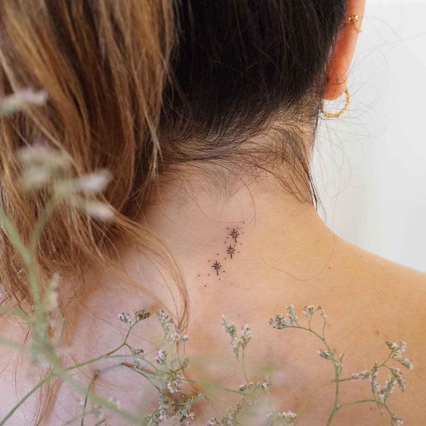 Tatuaje de destellos en antebrazo, línea fina Sinkply Madrid