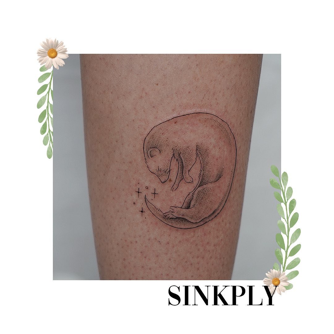 Tatuaje de destellos en antebrazo, línea fina Sinkply Madrid