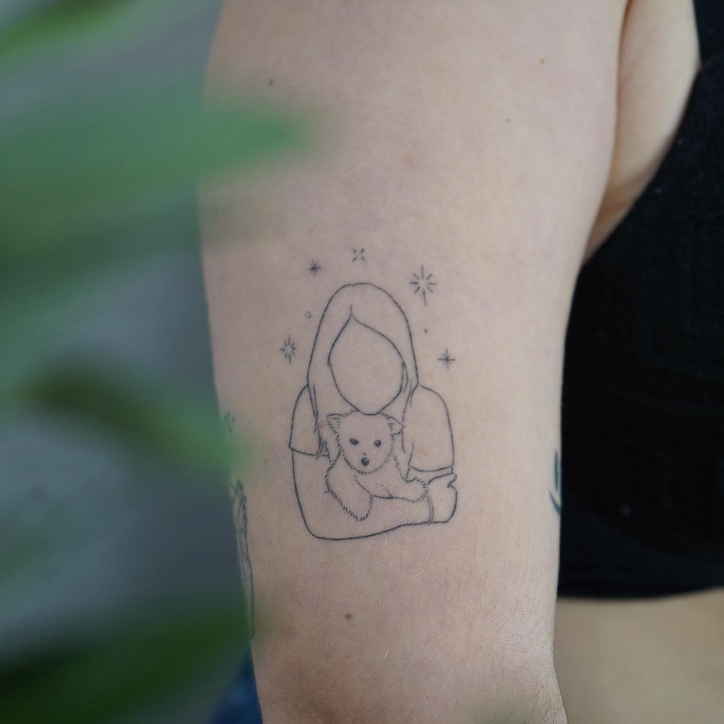 Tatuaje de destellos en antebrazo, línea fina Sinkply Madrid