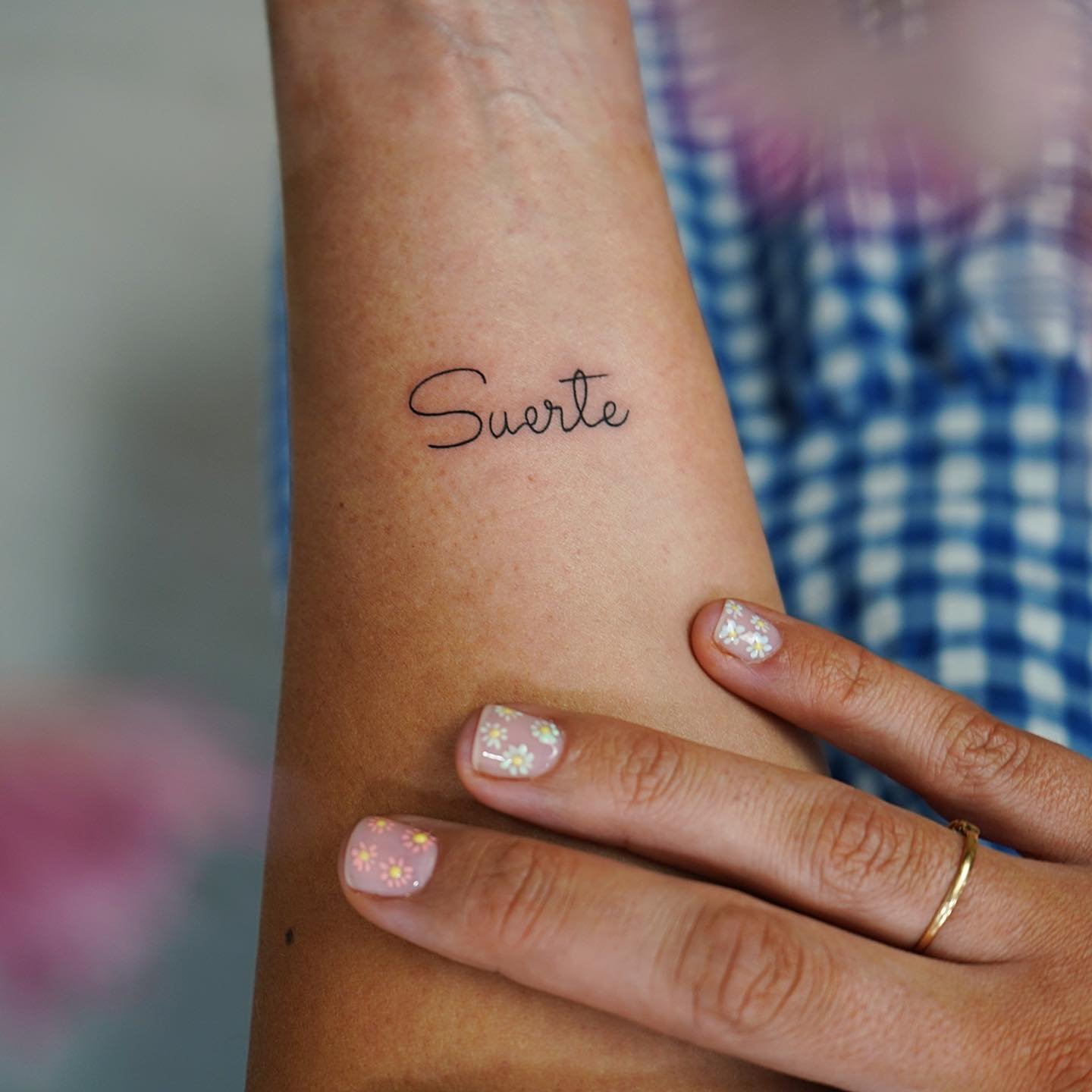 Tatuaje de destellos en antebrazo, línea fina Sinkply Madrid