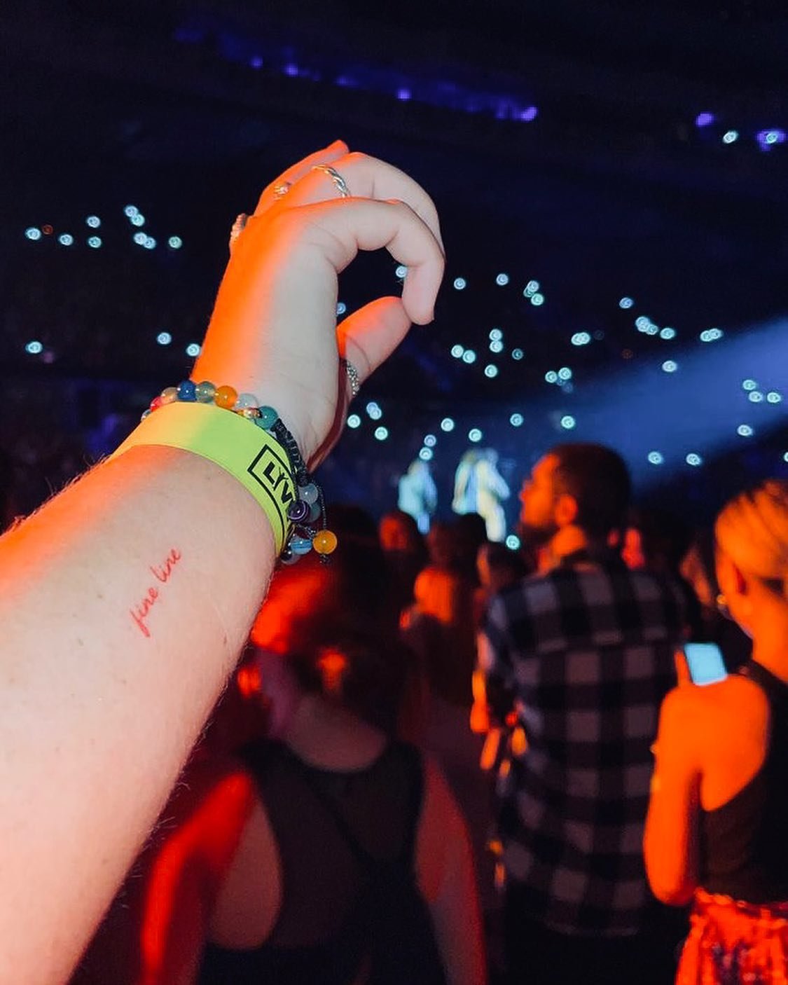 Tatuaje de destellos en antebrazo, línea fina Sinkply Madrid