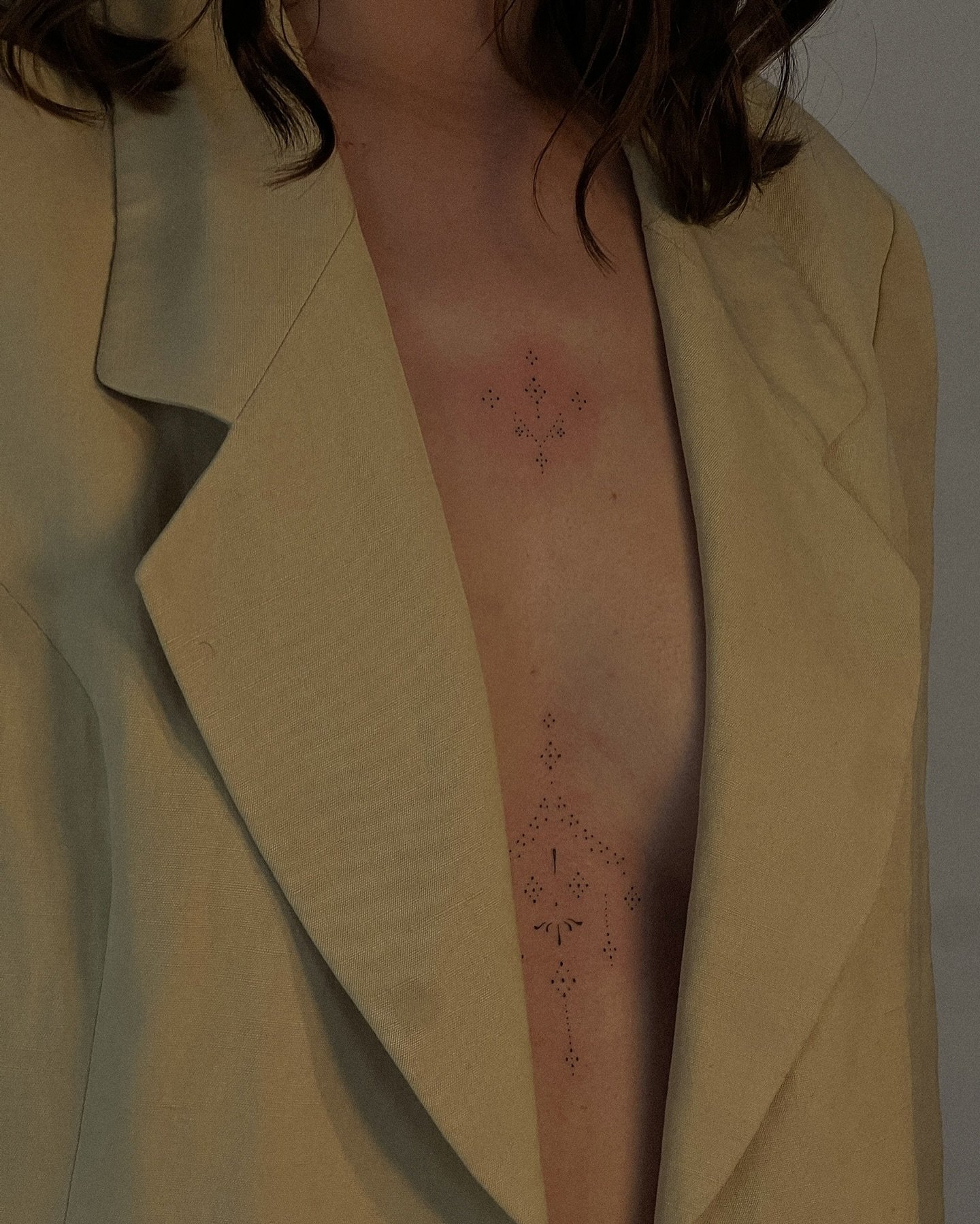Tatuaje de destellos en antebrazo, línea fina Sinkply Madrid