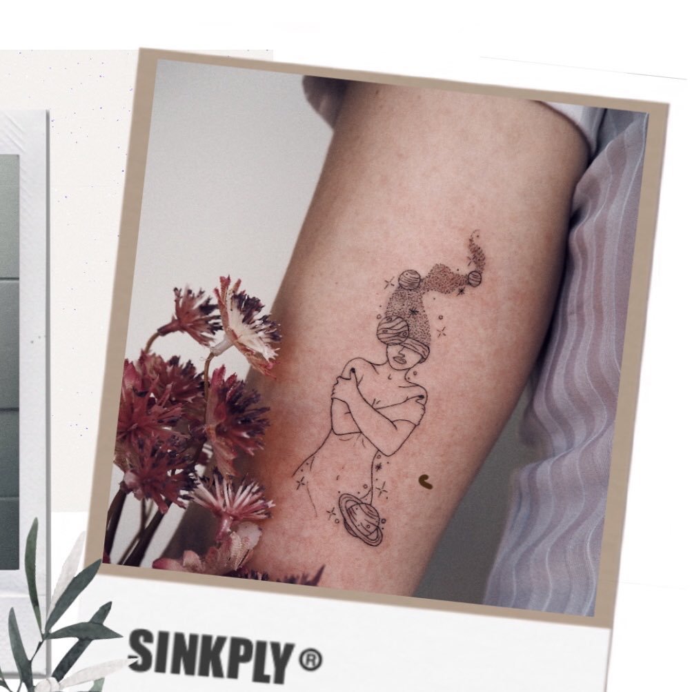 Tatuaje de destellos en antebrazo, línea fina Sinkply Madrid