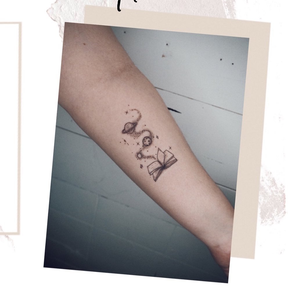Tatuaje de destellos en antebrazo, línea fina Sinkply Madrid