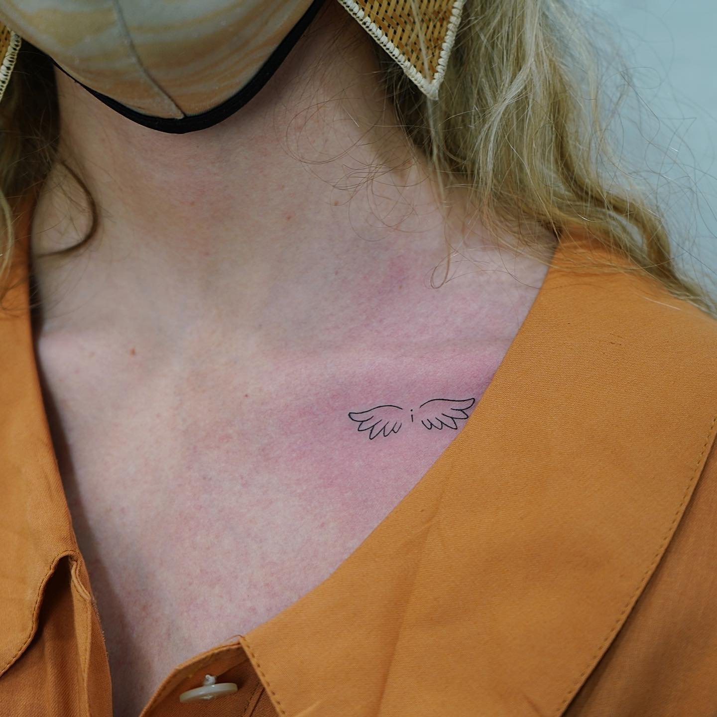 Tatuaje de destellos en antebrazo, línea fina Sinkply Madrid